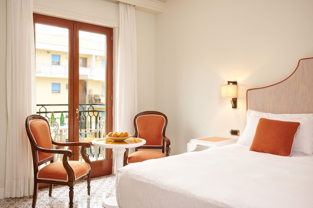Grand Hotel De La Ville — Hotel rooms in Sorrento, Campania
