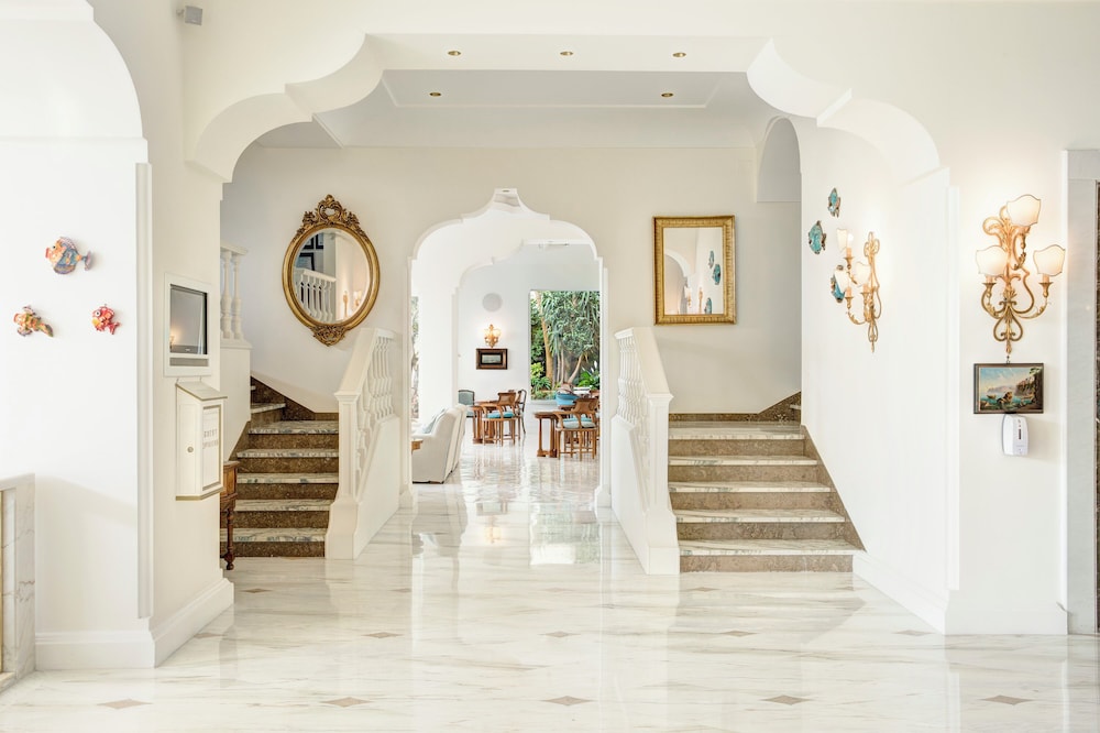 Grand Hotel De La Ville — Hotel building in Sorrento, Campania