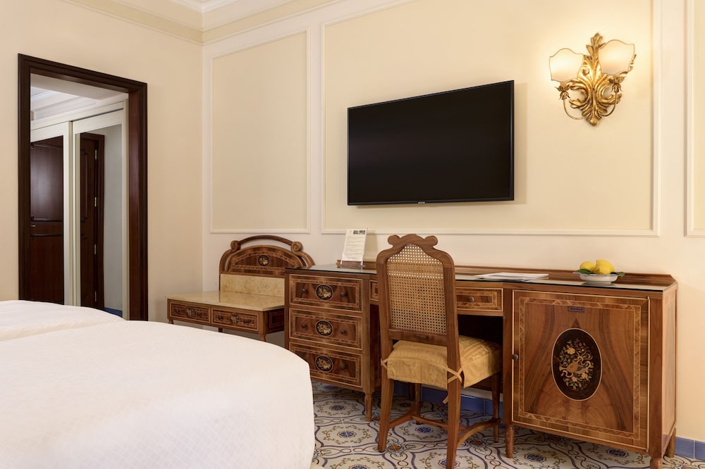Grand Hotel De La Ville — Hotel rooms in Sorrento, Campania