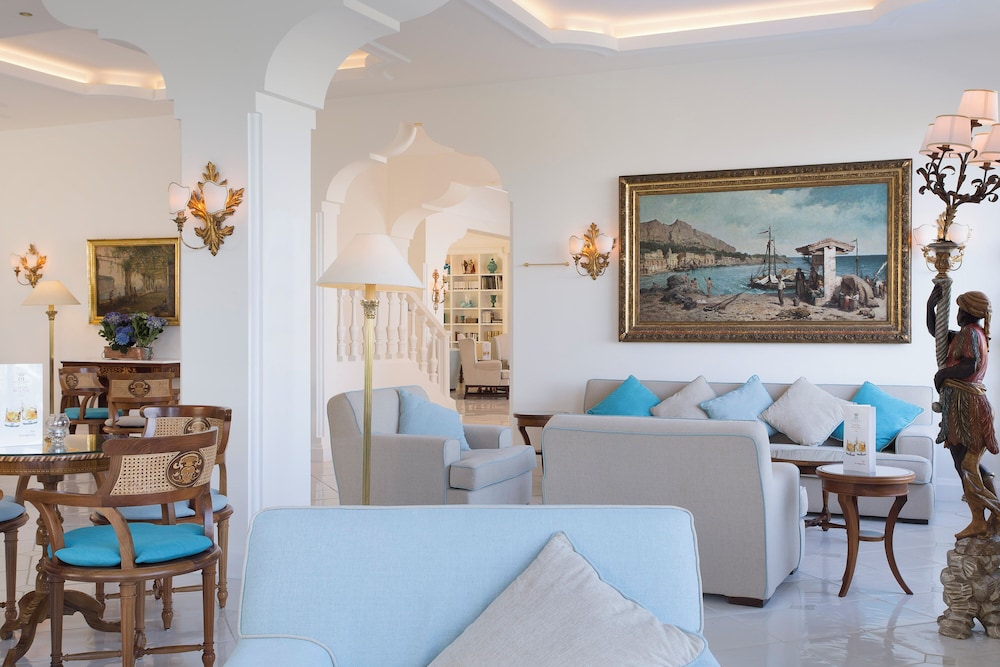 Grand Hotel De La Ville — Hotel building in Sorrento, Campania