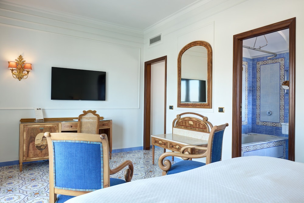 Grand Hotel De La Ville — Hotel rooms in Sorrento, Campania