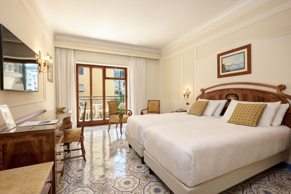Grand Hotel De La Ville — Hotel rooms in Sorrento, Campania