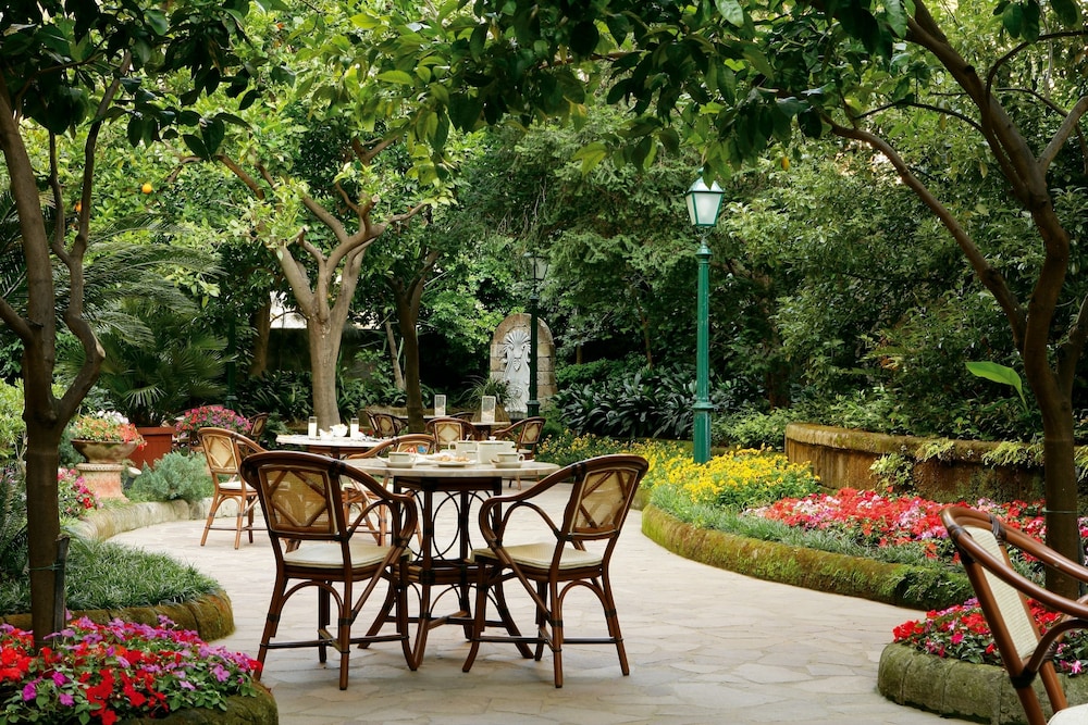 Grand Hotel De La Ville — Restaurant & bars in Sorrento, Campania
