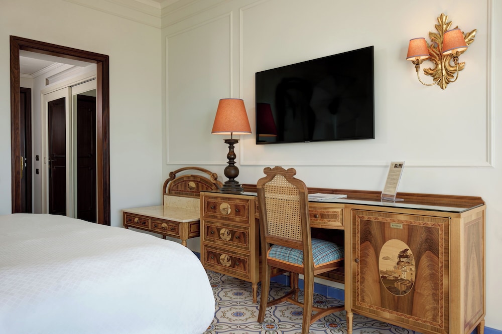 Grand Hotel De La Ville — Hotel rooms in Sorrento, Campania