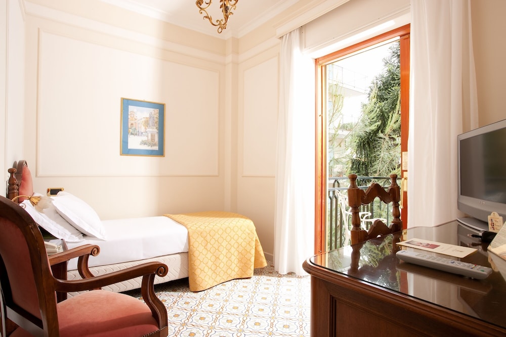 Grand Hotel De La Ville — Hotel rooms in Sorrento, Campania
