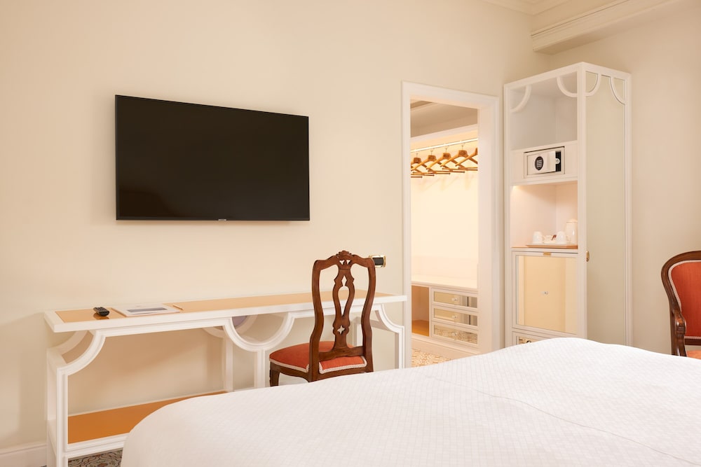 Grand Hotel De La Ville — Hotel rooms in Sorrento, Campania