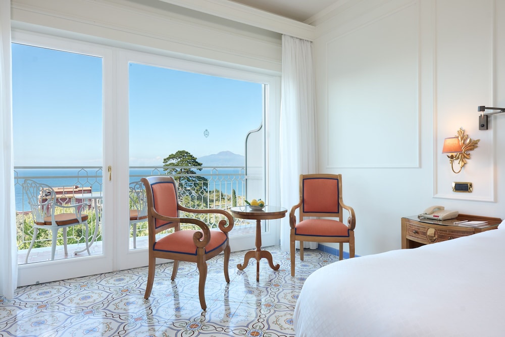 Grand Hotel De La Ville — Hotel rooms in Sorrento, Campania