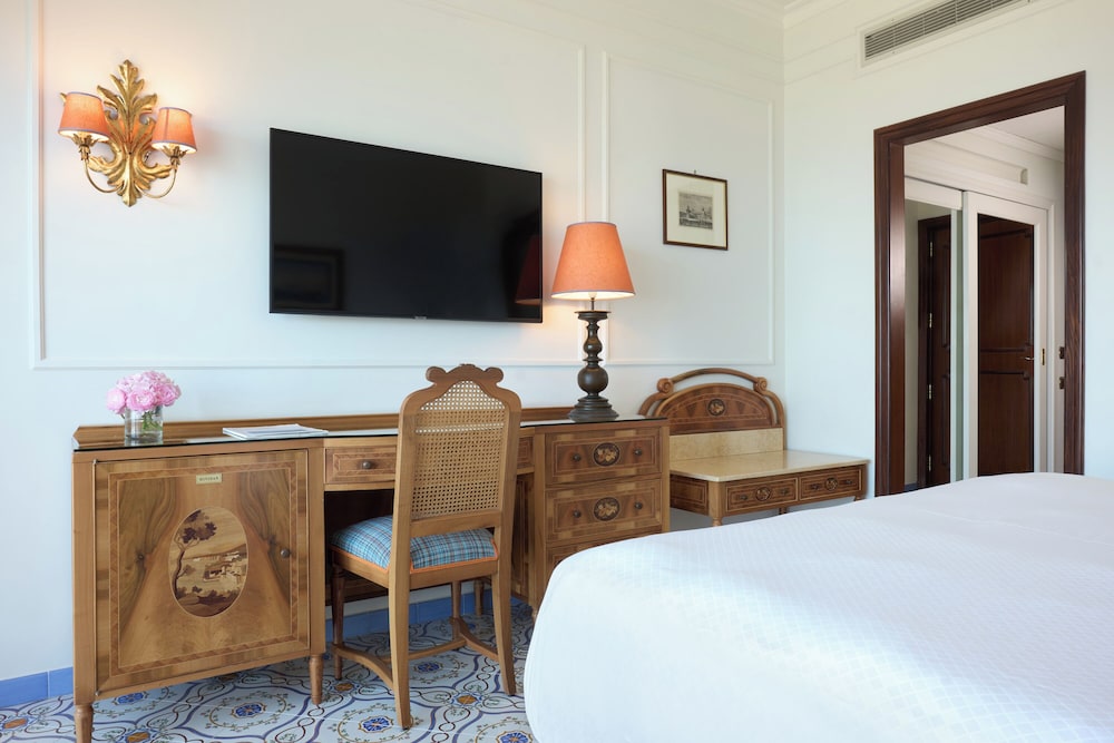 Grand Hotel De La Ville — Hotel rooms in Sorrento, Campania
