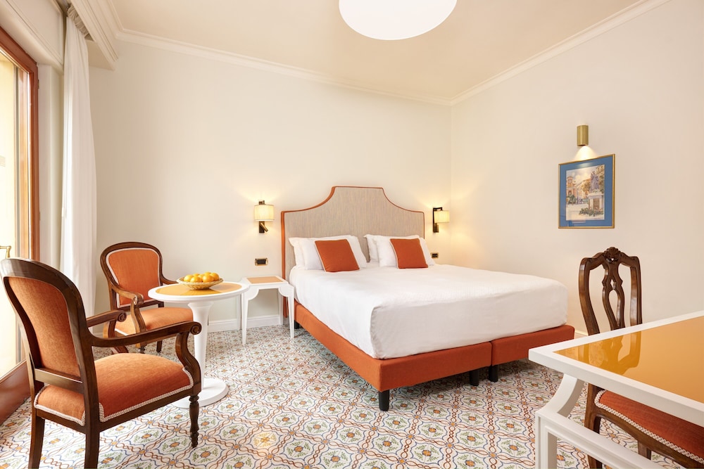 Grand Hotel De La Ville — Hotel rooms in Sorrento, Campania