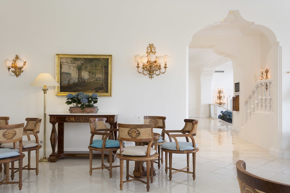 Grand Hotel De La Ville — Hotel building in Sorrento, Campania