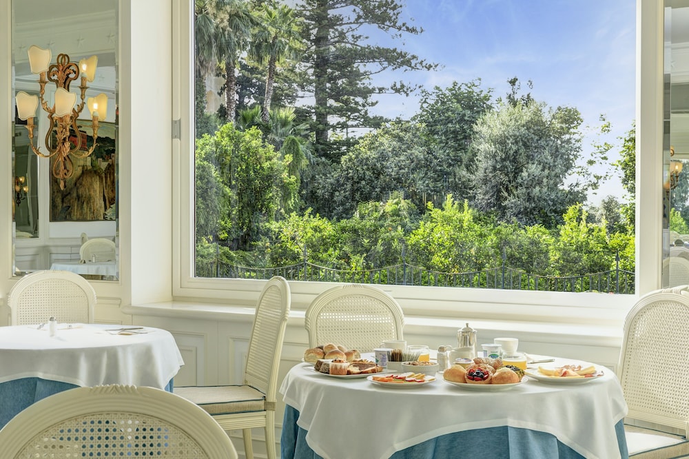 Grand Hotel De La Ville — Restaurant & bars in Sorrento, Campania
