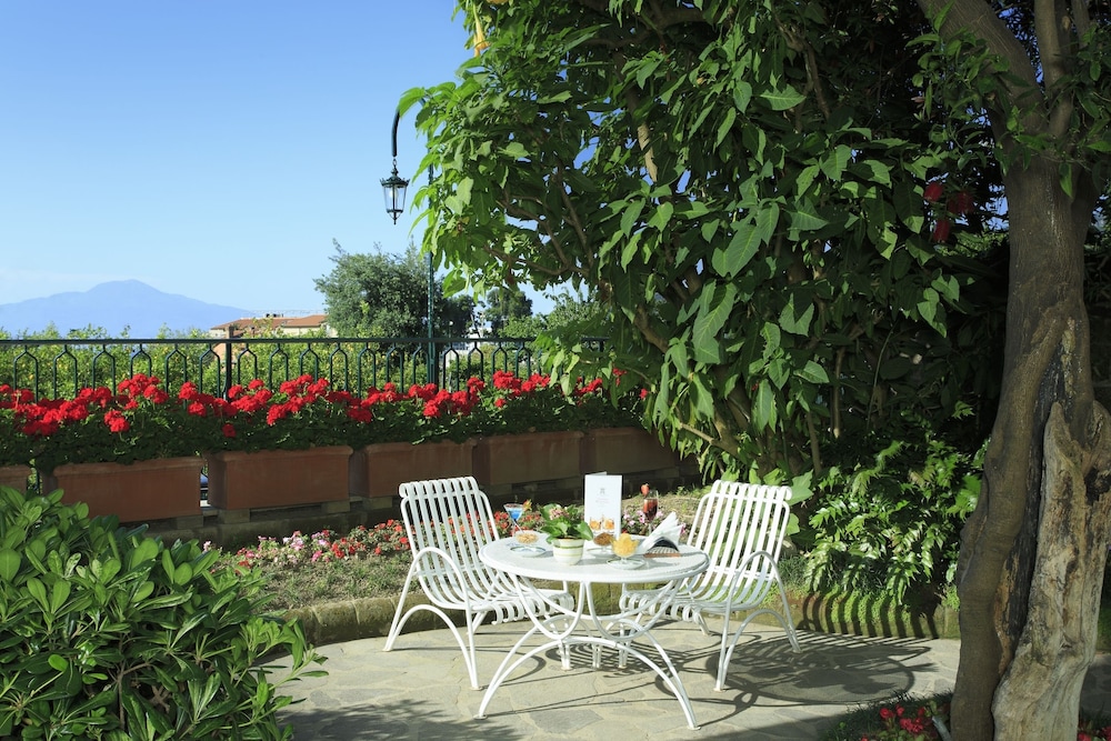 Grand Hotel De La Ville — Restaurant & bars in Sorrento, Campania
