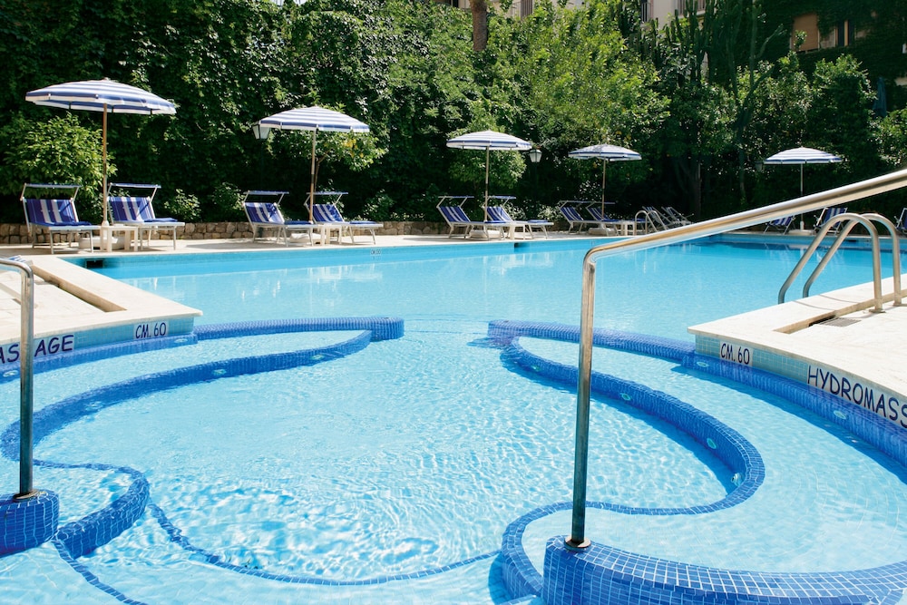 Grand Hotel De La Ville — Swimming pool in Sorrento, Campania