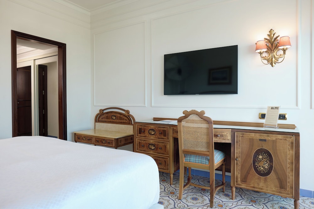 Grand Hotel De La Ville — Hotel rooms in Sorrento, Campania