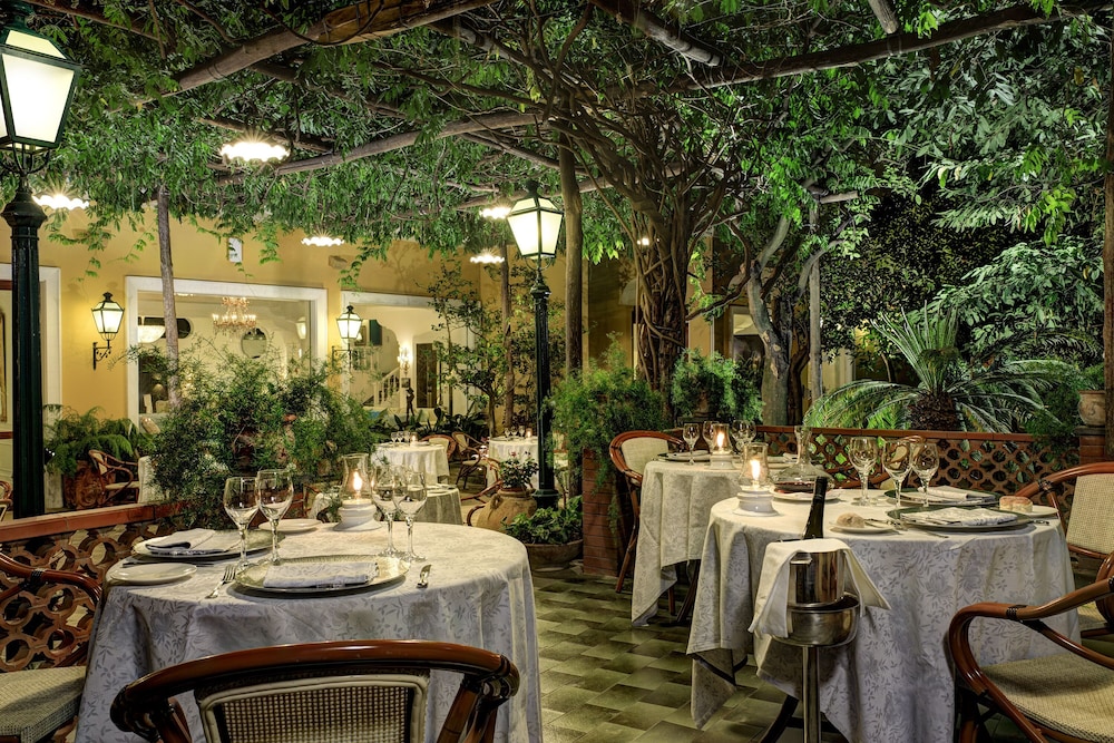 Grand Hotel De La Ville — Restaurant & bars in Sorrento, Campania