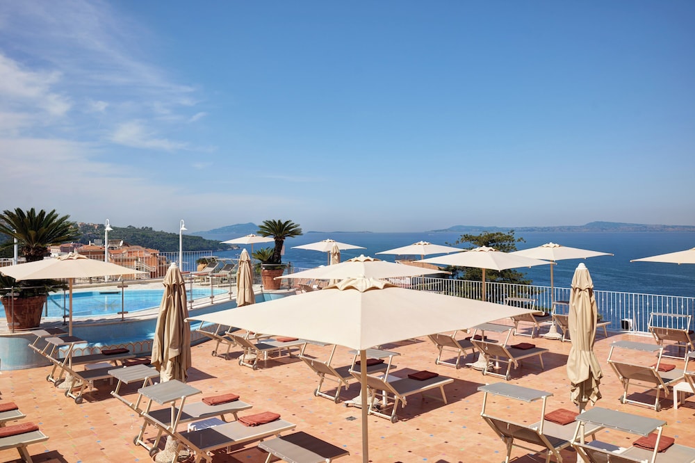 Grand Hotel De La Ville — Swimming pool in Sorrento, Campania