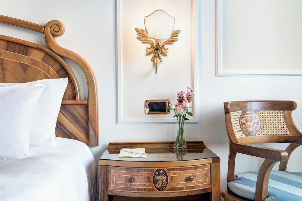 Grand Hotel De La Ville — Hotel rooms in Sorrento, Campania