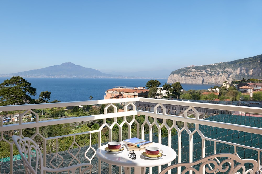 Grand Hotel De La Ville — Hotel rooms in Sorrento, Campania