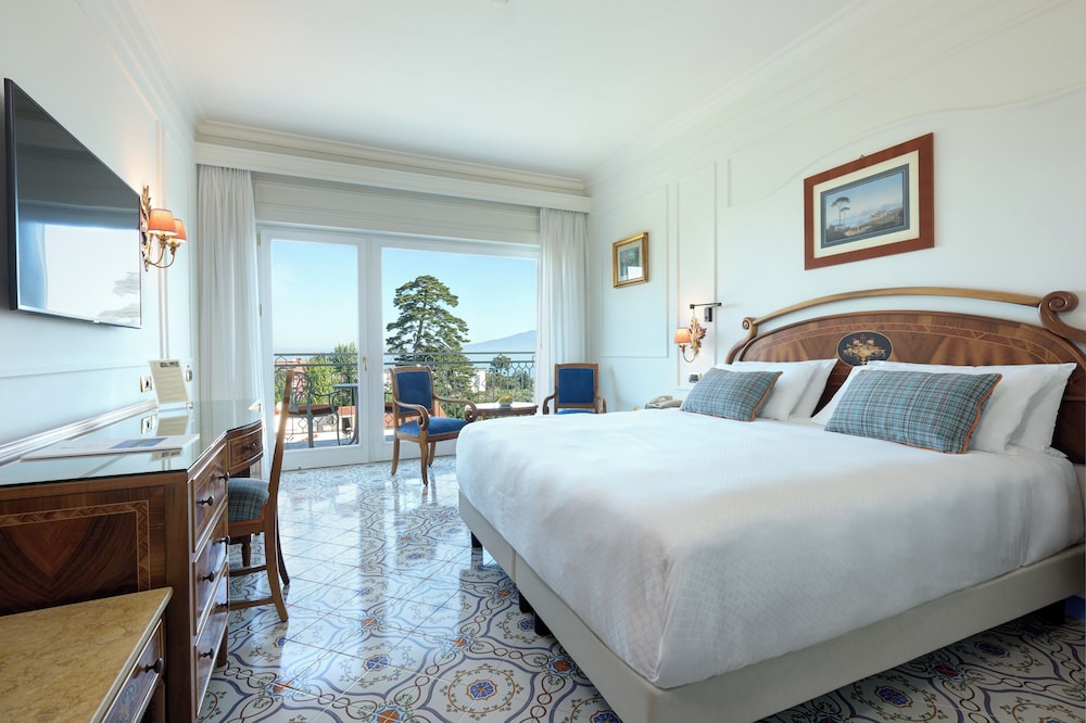 Grand Hotel De La Ville — Hotel rooms in Sorrento, Campania