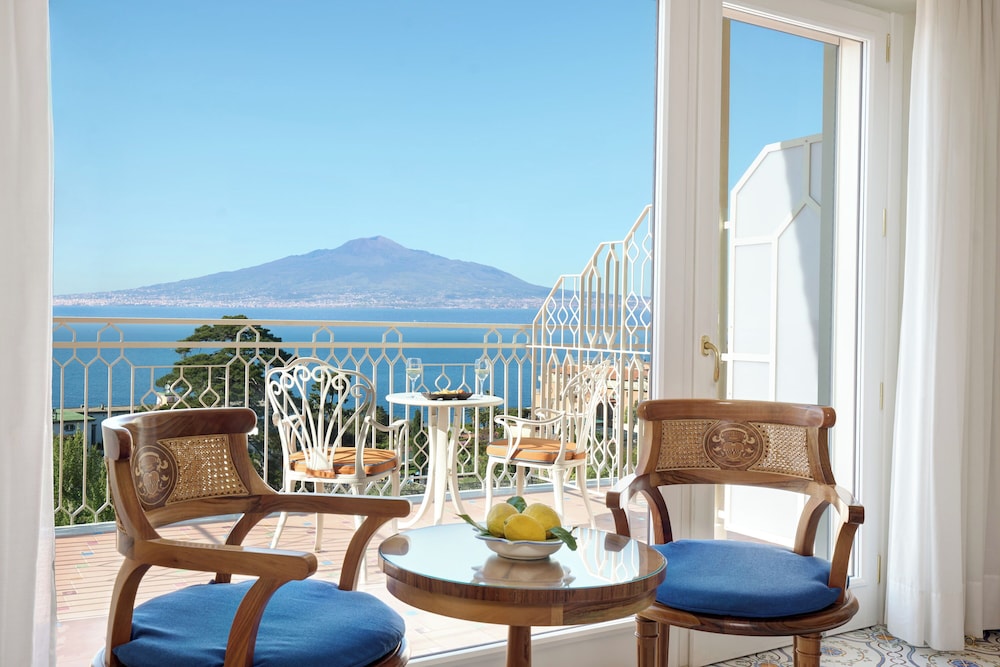 Grand Hotel De La Ville — Hotel rooms in Sorrento, Campania