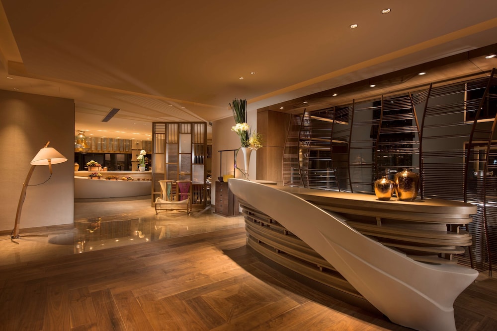 Hilton Beijing — Restaurant & bars in Beijing, Beijing