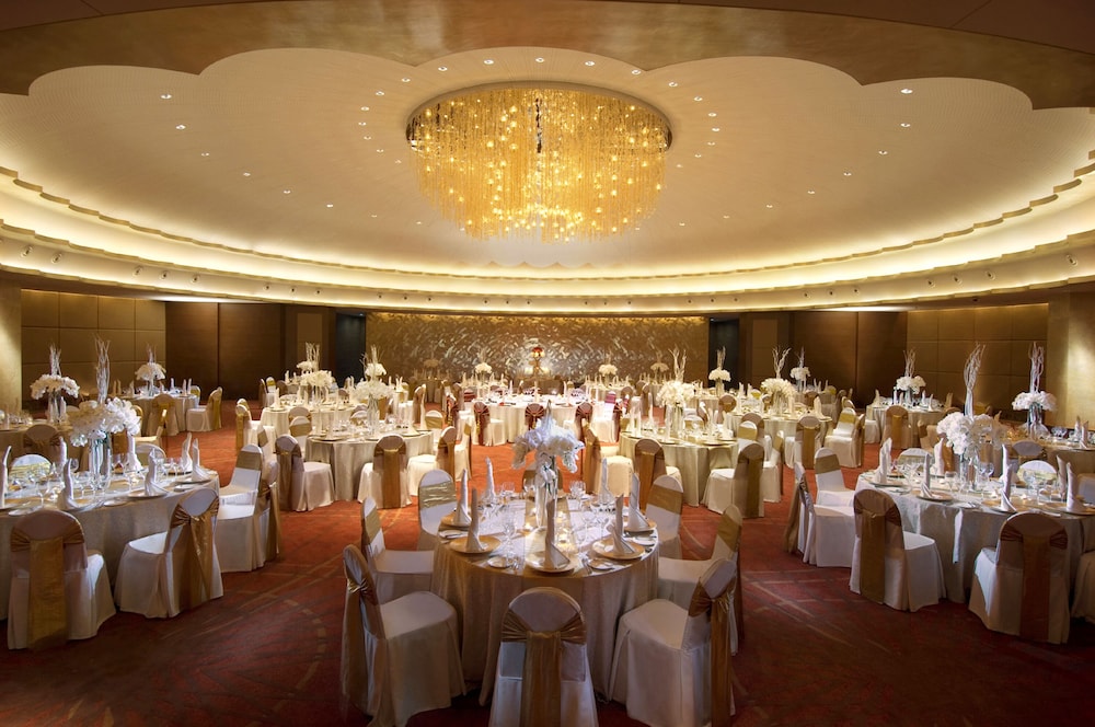 Hilton Beijing — Restaurant & bars in Beijing, Beijing