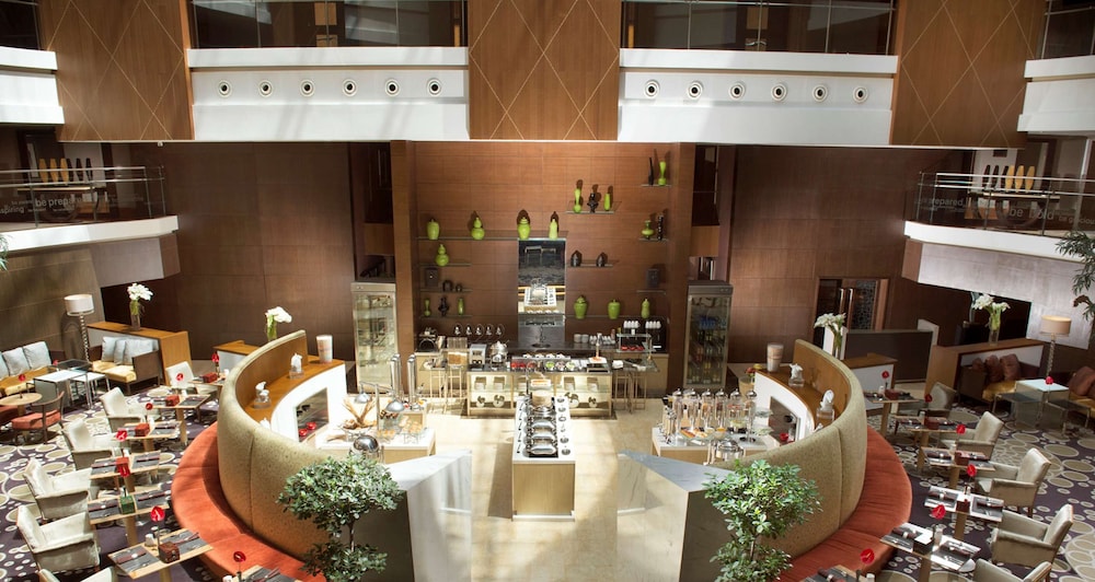 Hilton Beijing — Restaurant & bars in Beijing, Beijing