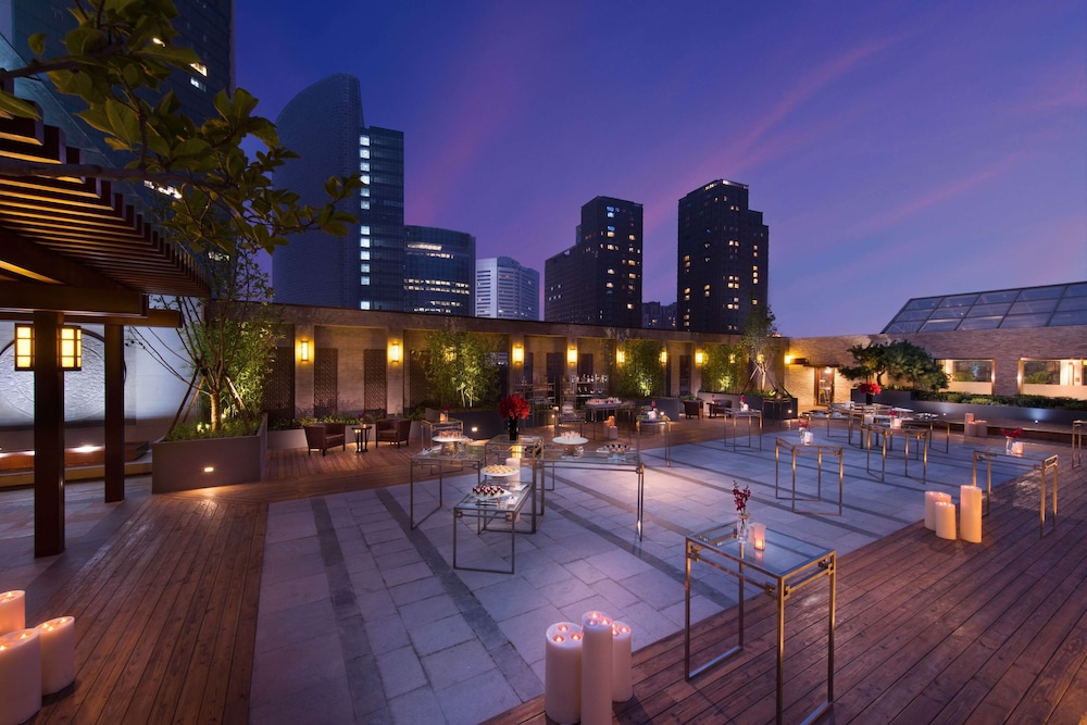Hilton Beijing — Restaurant & bars in Beijing, Beijing