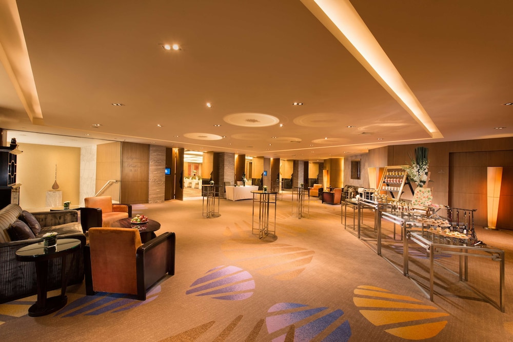 Hilton Beijing — Restaurant & bars in Beijing, Beijing
