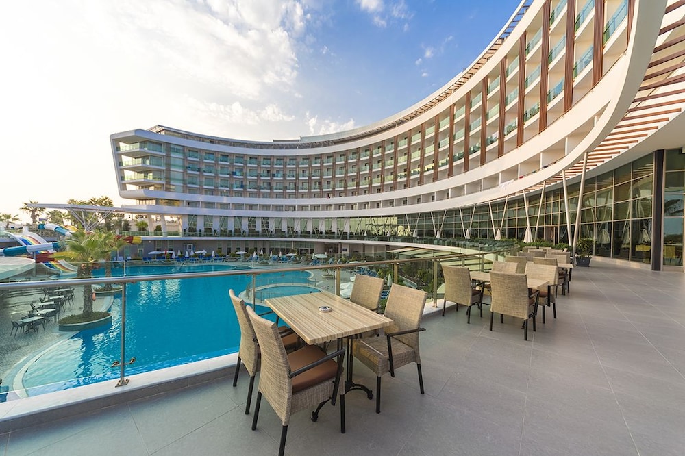 Hotel Xoria Deluxe — Hotel building in Alanya
