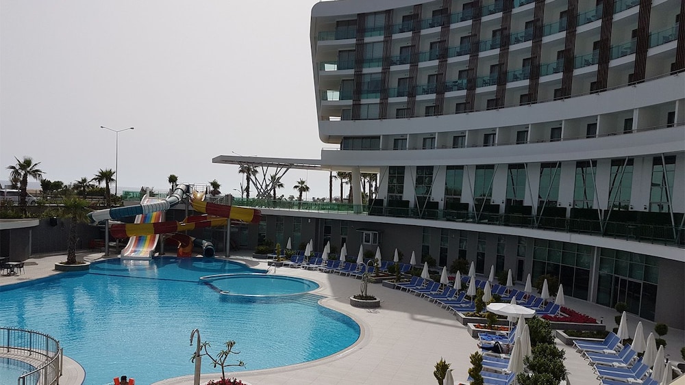 Hotel Xoria Deluxe — Swimming pool in Alanya