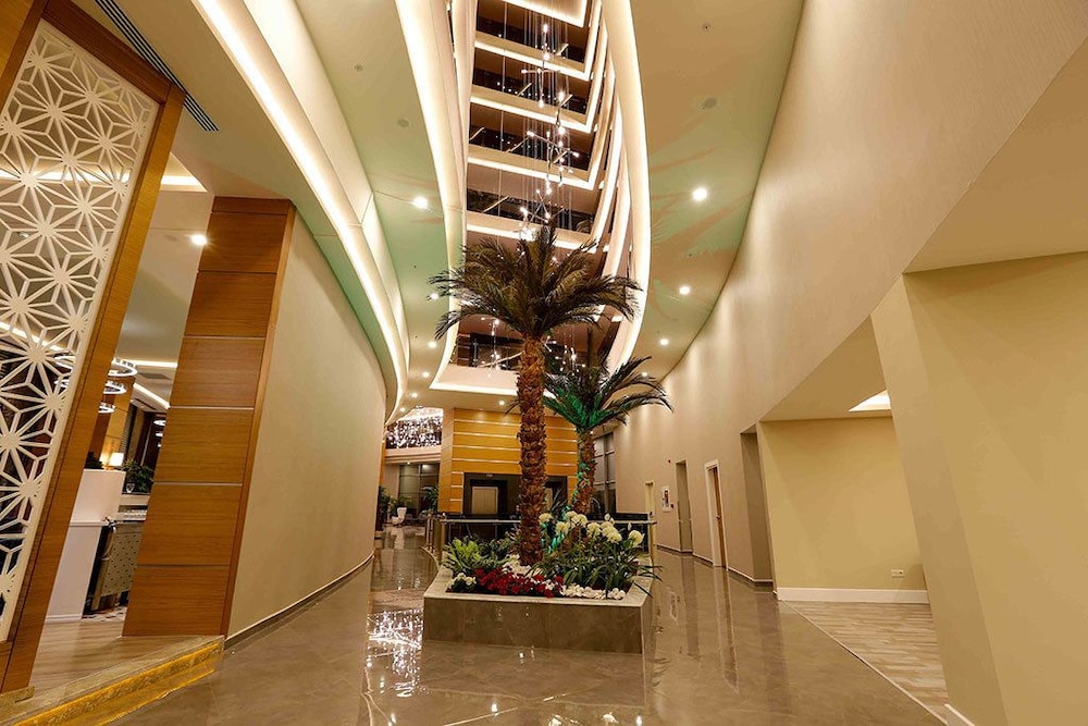 Hotel Xoria Deluxe — Hotel building in Alanya