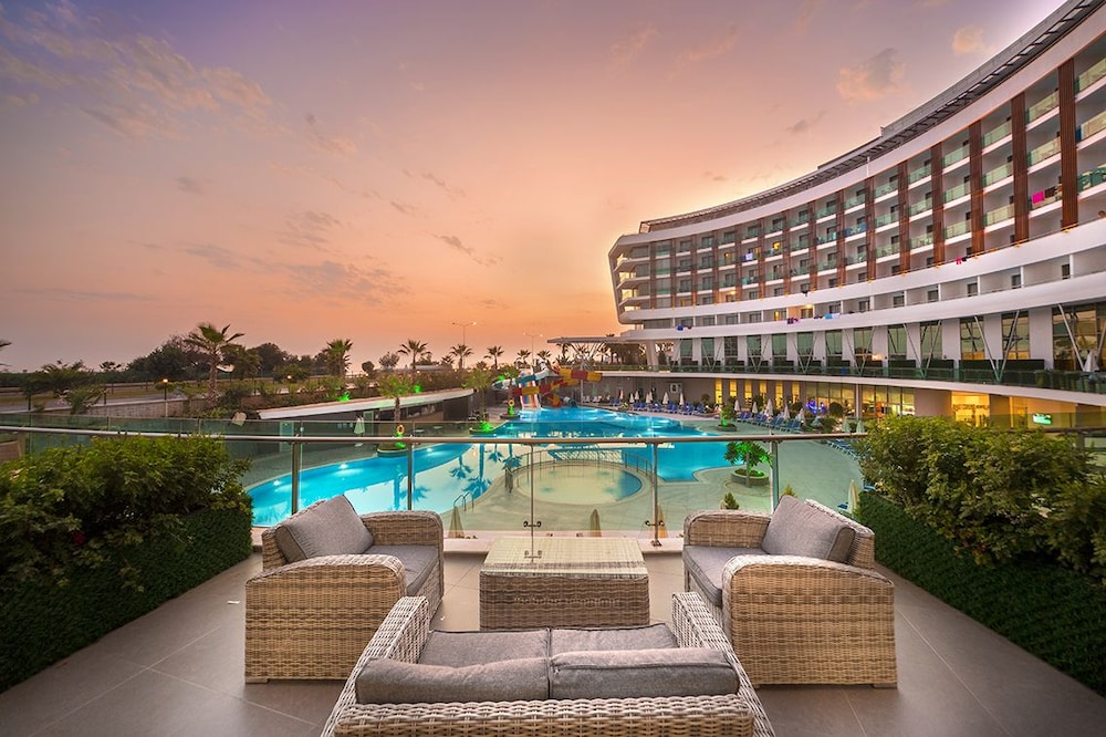 Hotel Xoria Deluxe — Swimming pool in Alanya