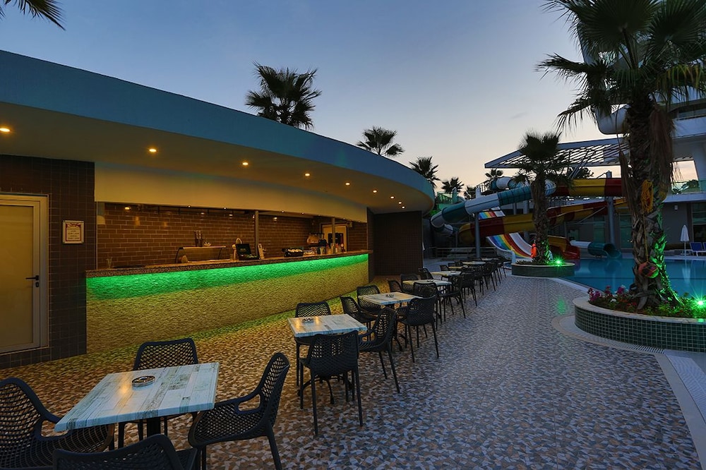 Hotel Xoria Deluxe — Restaurant & bars in Alanya