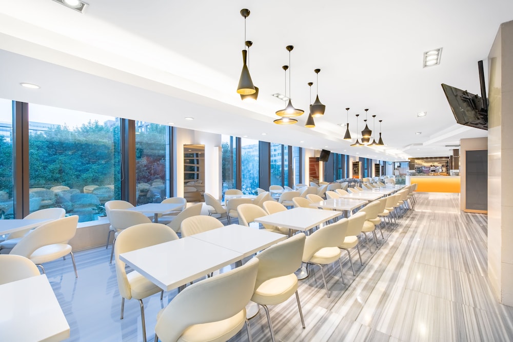 Holiday Inn Express Beijing Temple of Heaven by IHG — Restaurant & bars in Beijing, Beijing