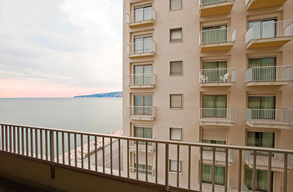Royal Continental Hotel Naples — Hotel building in Naples, Campania