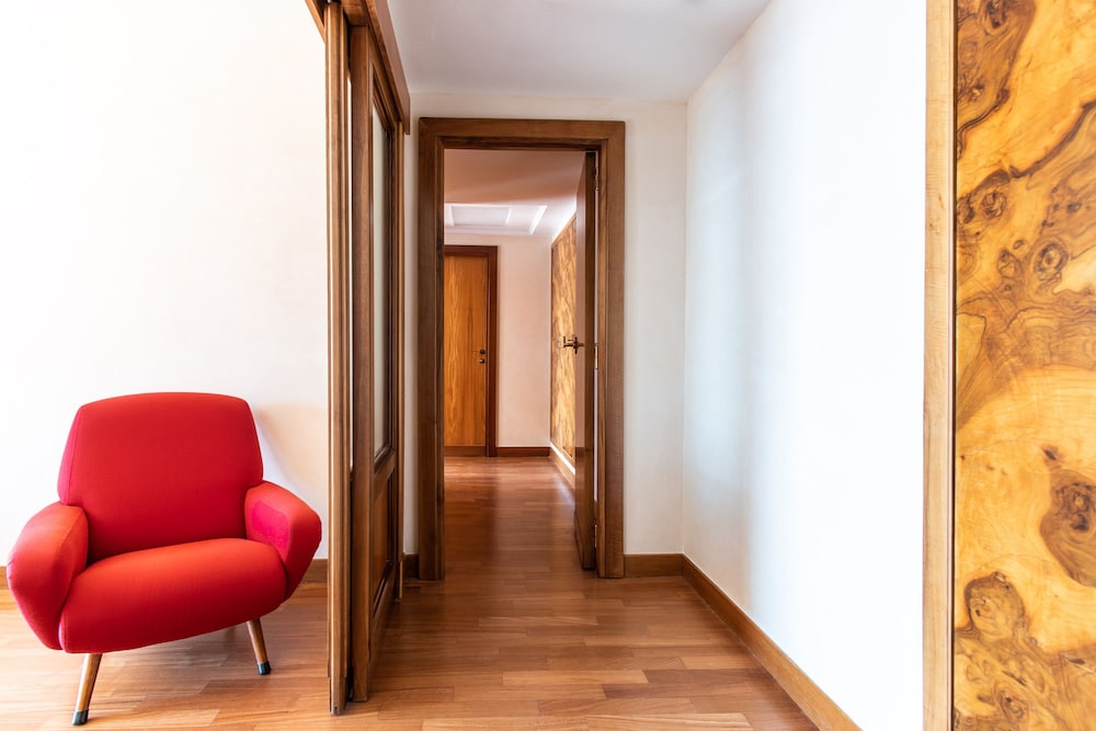 Royal Continental Hotel Naples — Hotel rooms in Naples, Campania
