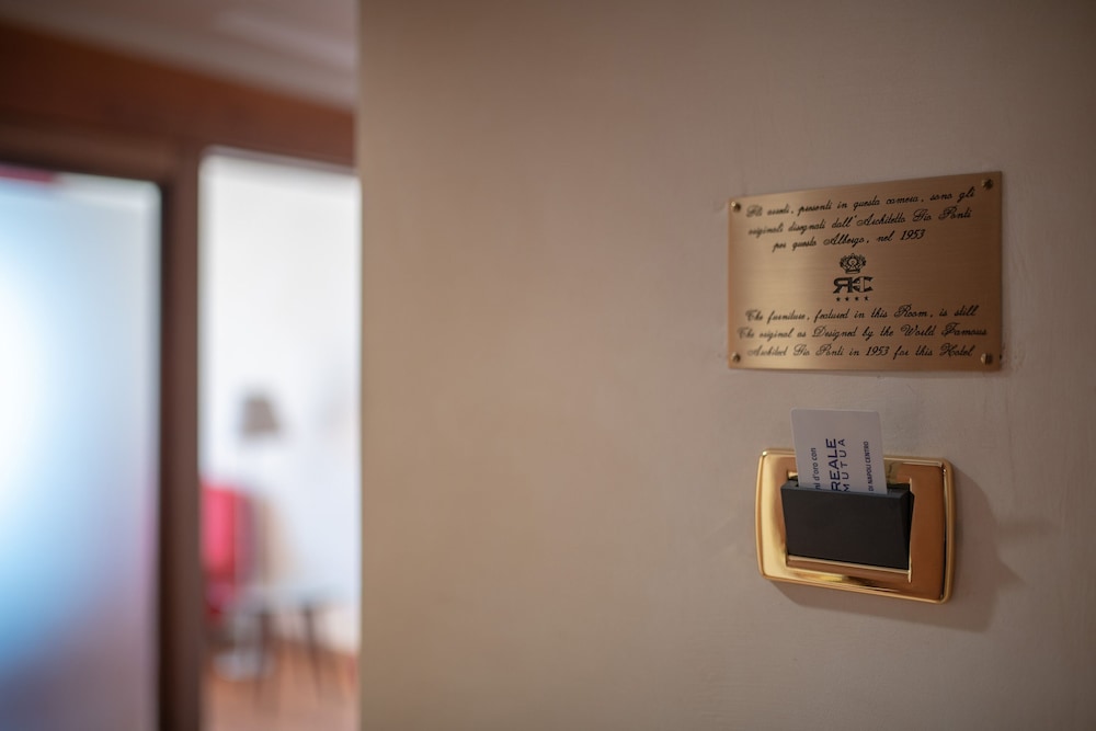 Royal Continental Hotel Naples — Hotel rooms in Naples, Campania