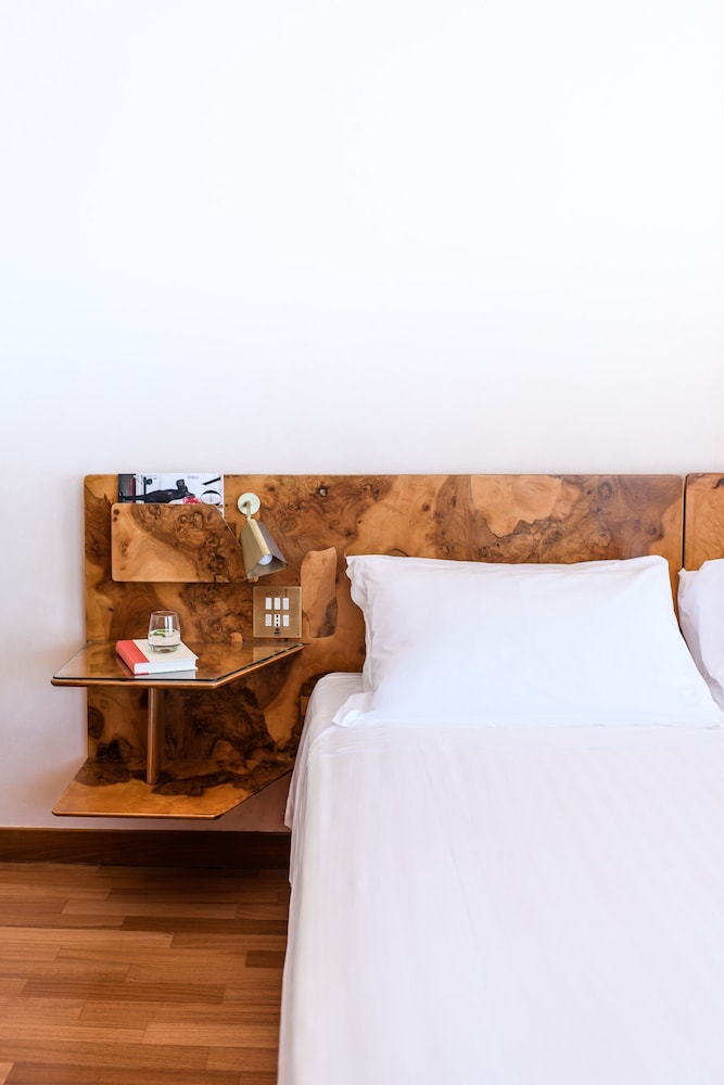 Royal Continental Hotel Naples — Hotel rooms in Naples, Campania