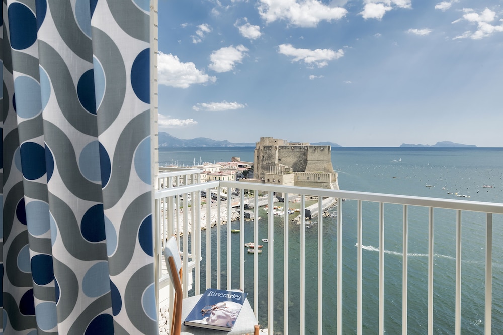 Royal Continental Hotel Naples — Hotel rooms in Naples, Campania