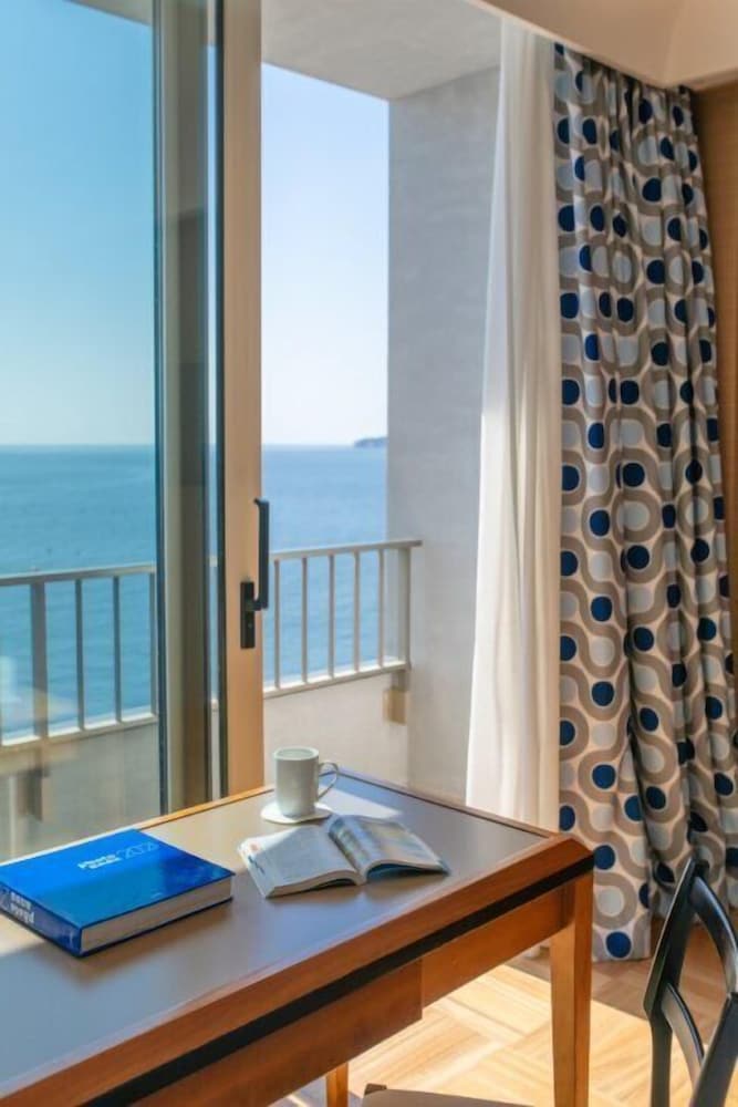 Royal Continental Hotel Naples — Hotel rooms in Naples, Campania