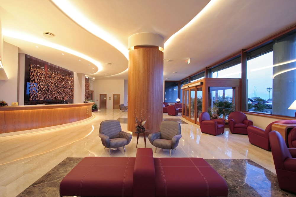 Royal Continental Hotel Naples — Hotel building in Naples, Campania