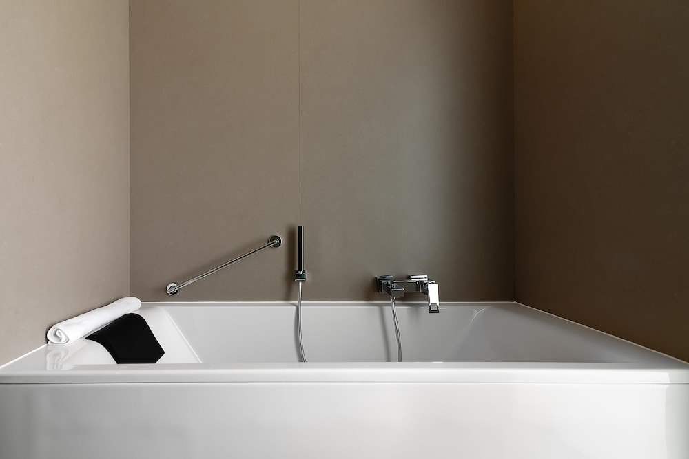 Jupiter Marina Hotel - Couples & Spa — Hotel rooms in Portimão, Faro