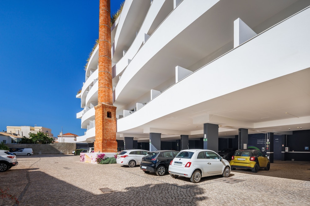 Jupiter Marina Hotel - Couples & Spa — Hotel building in Portimão, Faro