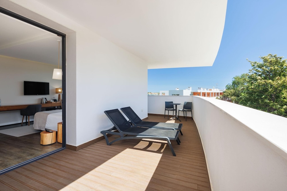 Jupiter Marina Hotel - Couples & Spa — Hotel rooms in Portimão, Faro