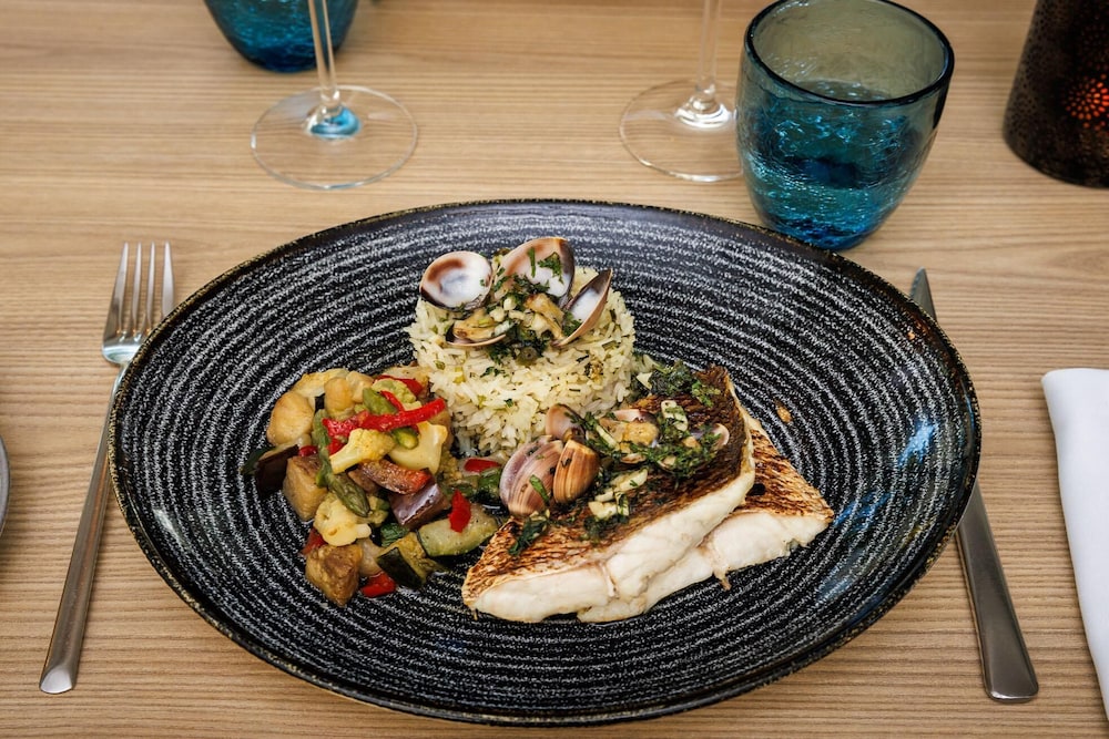 Jupiter Marina Hotel - Couples & Spa — Restaurant & bars in Portimão, Faro
