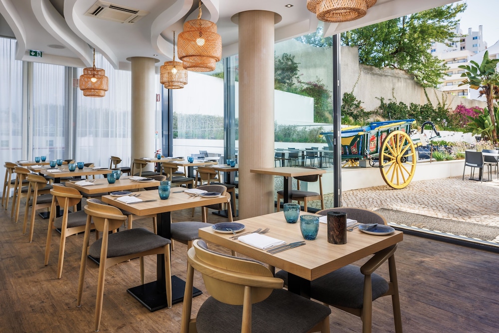 Jupiter Marina Hotel - Couples & Spa — Restaurant & bars in Portimão, Faro