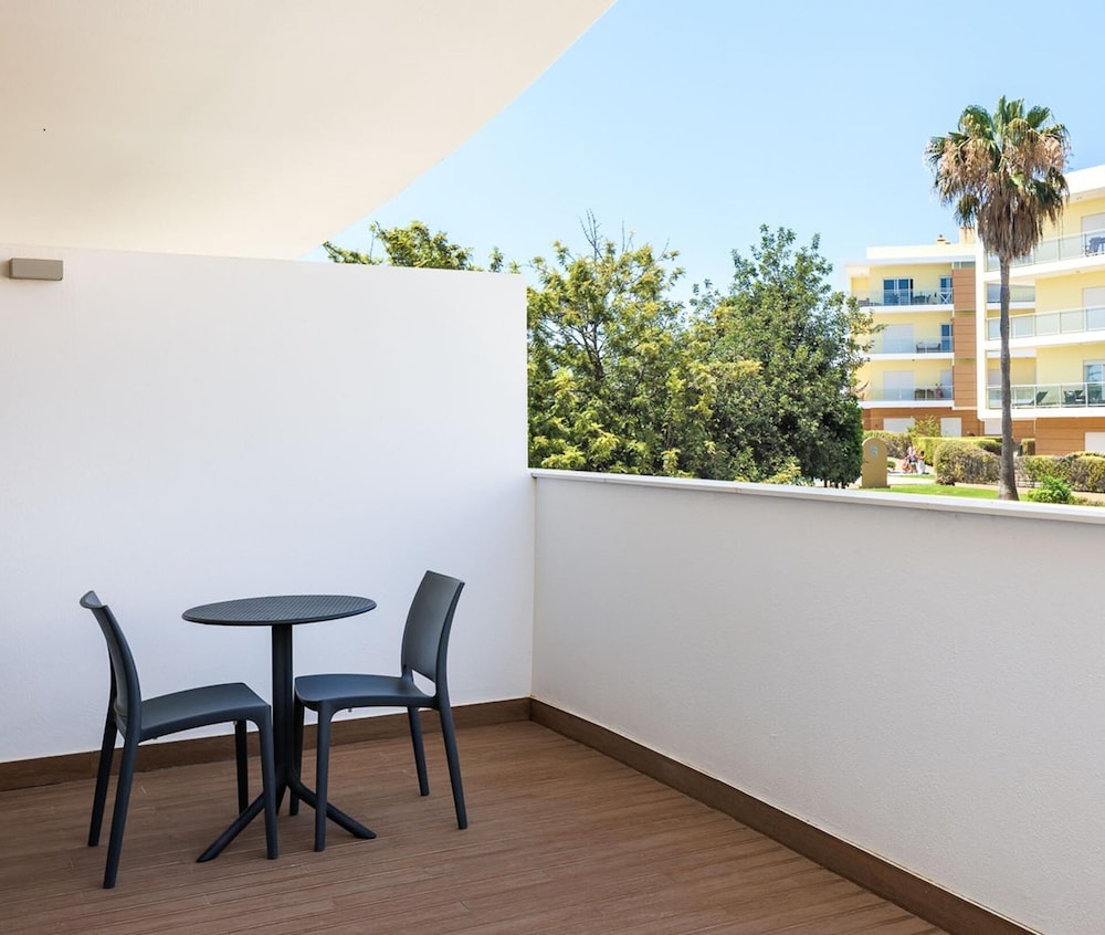 Jupiter Marina Hotel - Couples & Spa — Hotel rooms in Portimão, Faro