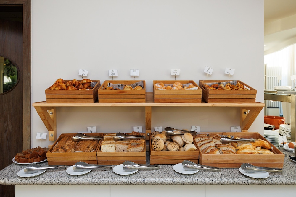 Jupiter Marina Hotel - Couples & Spa — Restaurant & bars in Portimão, Faro