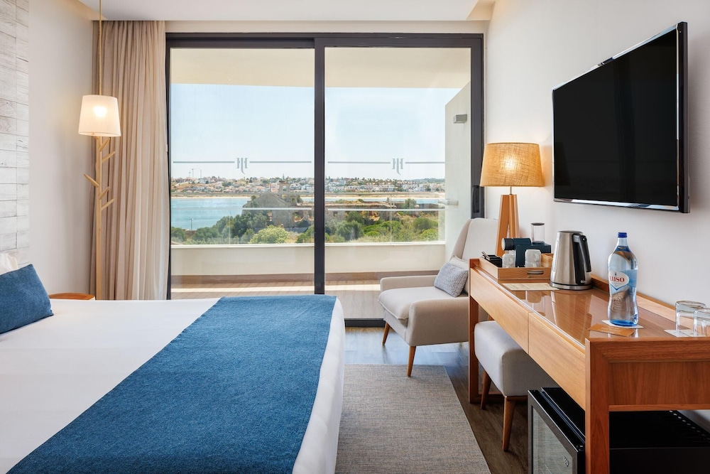 Jupiter Marina Hotel - Couples & Spa — Hotel rooms in Portimão, Faro